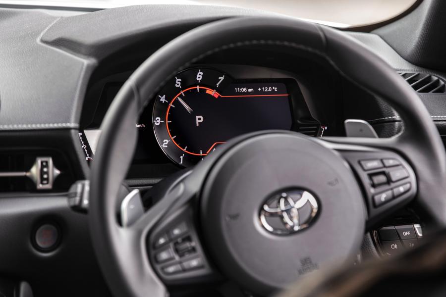 Панель приборов Toyota GR Supra GT (A90) 2019 года  (AU) (фото 8 из 16)